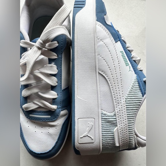 Girls Size 5 Puma Shoes - Picture 1 of 3